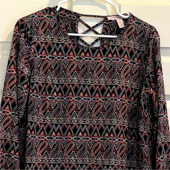 FOREVER 21 with back straps/openings - Picture 2 of 8